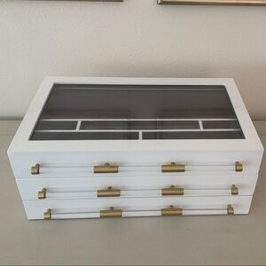 Kendra Scott White and Gold Jewelry Organizer